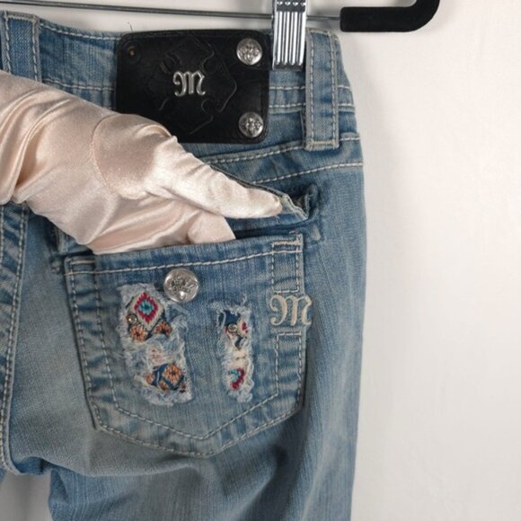 Miss Me Jeans SIGNATURE CUFFED CAPRI Crop Distressed Embroidered JP8229P Size 26 - Picture 13 of 16